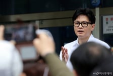 한동훈 "하정우, 선출직 자세 아냐…디올백보다 까르띠에가 더 비싸"