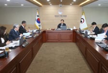 방미통위 "YTN 민영화 취소, 급할수록 돌아가자…법률 자문단 꾸린다"(종합)