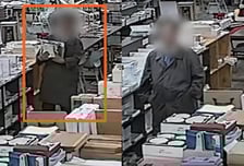 [영상] 배만 '불룩' 책 다 털어가고 있었다…20년 서점 단골의 뒤통수