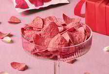 "왜 한국서만 파는 거야"...'핑크 하트' 프링글스, 벌써 품절 '대란'