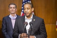 촉망받던 정치인의 두 얼굴…치과의사 아내 총기 살해 후 자살