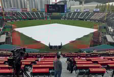 "5월 중순 고려" 정훈 은퇴식 '끝내' 미뤄졌다... 야속한 봄비에 부산·대구·창원 3경기 우천 취소 [부산 현장]