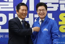 정원오에 파란 재킷 입힌 정청래, "지지율·사랑 쑥쑥 올라가라!"