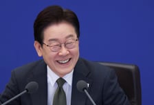 이대통령 "기쁜 소식"…한국 유조선 첫 홍해 통과 전하며 "값진 성과"