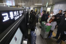 "지하철 타고 등산 가자" 외국인까지 우르르…'산세권' 이용객 껑충