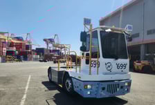 부산항에 국산 무탄소 전기 야드트랙터 첫 도입