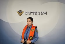 "사람 구하려 운동" 몸짱 40대 여경에 '우와'...기부 이끈 경찰관들
