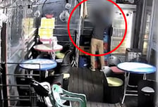소주 1병씩 야금야금…"안 들킬 줄 알았지?" 잠복 경찰에 딱 걸렸다