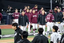 [포토] '10위는 차치하고 4연패는 힘들다' 무거운 발걸음의 키움 선수들