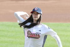 [포토] 소녀시대 윤아는 우완 정통파