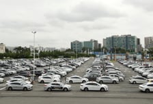 공항 주차장 차에서 불길…시동 안 끄고 비행기 탄 차주