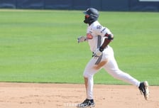 '설렁설렁 산책 수비?' 외인 논란→사령탑은 확실하게 선 그었다, 실제로는 오히려 그 정반대라니...