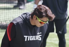 [포토] 나성범 '인사는 깍듯하게'