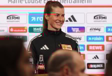 '유럽 최초 女 감독'이라 기대했지만... '12경기 연속 못 이긴' 볼프스부르크에도 1-2 패배 "정우영은 결장"