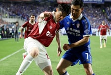 '캡틴' 박지성 '진심모드' 수원 삼성 레전드와 붙었다, 감동의 출격... 경기는 0-1 패배 [수원 현장리뷰]