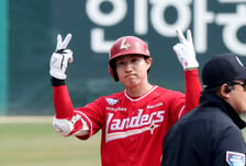 '44년 만에 KBO 전설 소환' 4할 타자 박성한, 개막 후 '18G 연속 안타'... 김용희와 '역대 최다 타이'