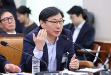 '연어 술파티' 이화영 "쌍방울 법인카드 내역, 재판서 확인해달라" 사실조회 신청
