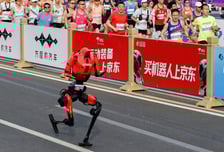 평지도 자갈길도 스스로 파악 사람 손 없이 21㎞ '자율 질주'