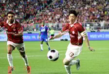 [한번에쓱] 클라스는 영원하지! '교체투입되자 마자 사이드돌파로 찬스 만든' 박지성