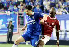 [포토] '베르바토프와 치열한 몸싸움' 송종국