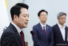 장동혁 "李정부 외교참사로 韓 위기"...정청래·한동훈 "안타깝다"