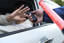 "술타기 안 통한다"...경찰 앞에서 소주 '벌컥' 50대 현행범 체포