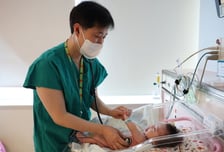 폐 2배로 부푼 신생아…출생 2일 만에 '최후 수단' 에크모 달고 수술 성공