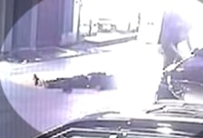 "휠체어도 탈 수 없다"...침 뱉고 무차별 폭행, 50대 가장 '사지마비'