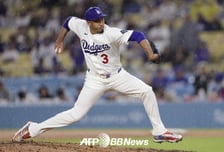 [오피셜] 날벼락! '초대형 악재' 결국 수술대 오른다 '우승 경쟁 한창인데...' 마무리 투수 이탈이라니