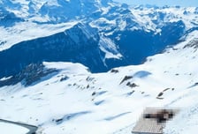 "좀 춥겠는데"...해발 2680m 알프스 눈밭에서 알몸남녀 '깜짝'