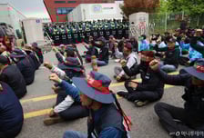 "불법파업 용인 노봉법 탓"vs"원청 노조탄압때문"...화물연대 사태 공방