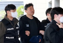 '지혜복 교사 복직 고공농성' 고민수 세종호텔 지부장, 구속 송치