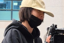 "재밌니?" 나나 분노, 강도도 눈 안 피했다...법정서 직접 밝힌 그날