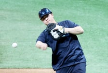 [포토] '때론 사이드암으로'  NC 국대포수