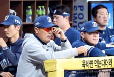 [포토] '경기에 집중!' 이호준 감독