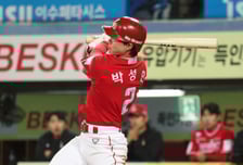 [포토] 박성한 '세상부드러운 스윙'