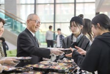 "오늘 점심은 총장님이 쏜다" 호서대, 캠퍼스 현장 소통 '눈길'