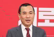 장동혁 면전서 쓴소리...김진태 "후보들 속 탄다...결자해지 필요"