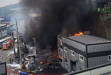 경기 화성 의약품 제조 공장서 불, 소방대원 80명 투입…대응 1단계 발령