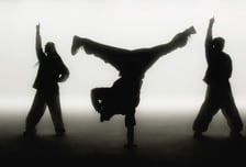 "두 눈을 의심"…영화·가요 생태계 파괴한 '괴물' 혼성그룹의 정체 [시네마 리포트]