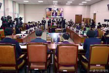 與 "소급 적용 문제 없어" vs 野 "기업 피해+외교문제까지"