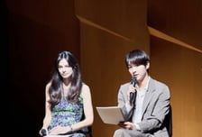 송중기·케이티, 결혼 3년 만에 첫 부부 동반 일정…무대서 위로 선사