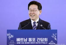 '최고급 방탄 SUV' '옥색 한복'…李대통령 첫 베트남 국빈방문