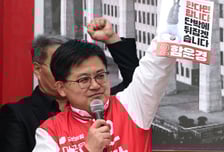 함운경, '구의원 금품 강요 의혹' 고발인 맞고소…경찰 출석