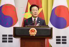 한-베트남 정상회담…李 "한국은 최적의 파트너, 내일 철도차량 수출 계약"