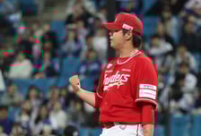 [포토] 주먹 불끈 김민 '이겼다'