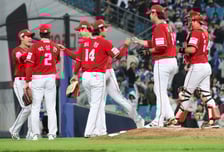 [포토] 최정 'SSG는 역전의 명수'