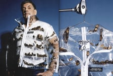 투명 재킷 안에 바퀴벌레 '드글드글'…뉴욕 흔든 남성 정체는?