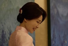 '아오자이' 선물받은 김혜경 여사 "따뜻한 마음 소중히 간직"