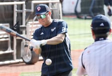 [포토] 양의지 '두목곰은 5연승 앞두고 궁서체'